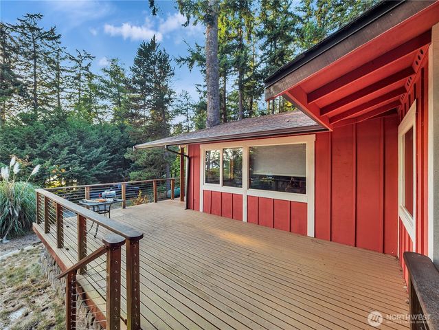 17261 Golden View Avenue, La Conner, WA 98257