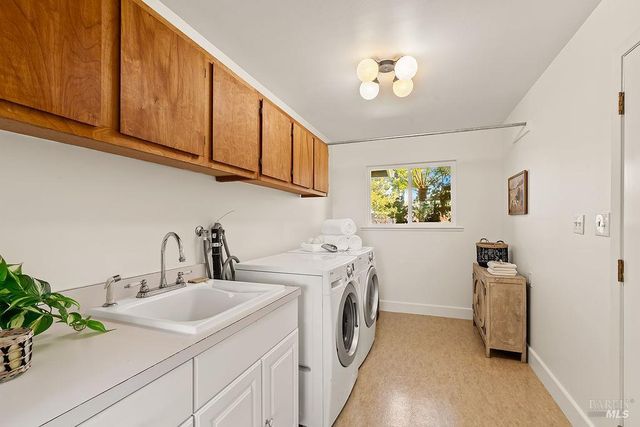 878 Pauline Ct, Santa Rosa, CA 95401