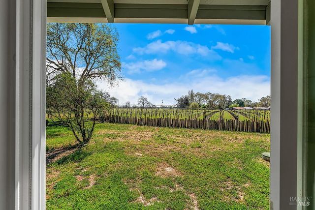 878 Pauline Ct, Santa Rosa, CA 95401