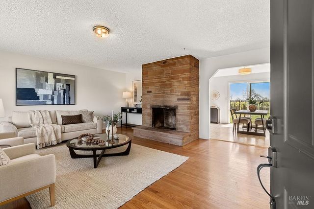 878 Pauline Ct, Santa Rosa, CA 95401