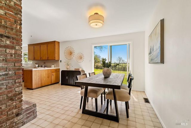 878 Pauline Ct, Santa Rosa, CA 95401