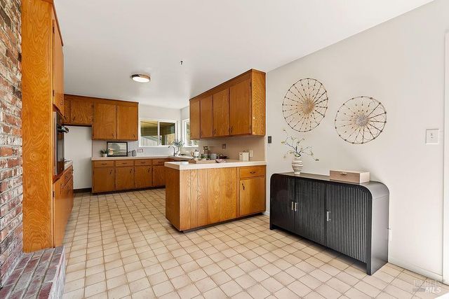 878 Pauline Ct, Santa Rosa, CA 95401