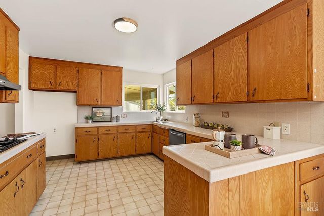 878 Pauline Ct, Santa Rosa, CA 95401
