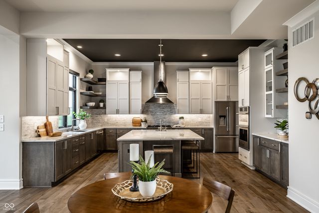 4292 Alderborough Way, Zionsville, IN 46077