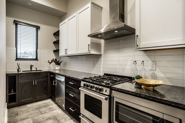 4292 Alderborough Way, Zionsville, IN 46077