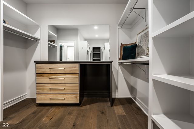 4292 Alderborough Way, Zionsville, IN 46077