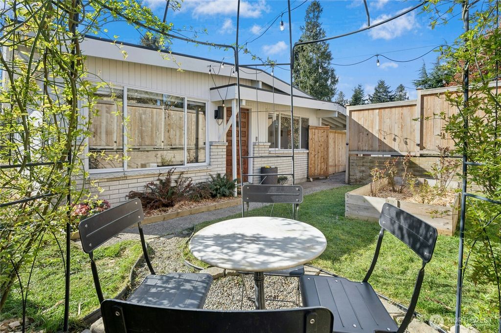 219 SW 108th Street, Seattle, WA 98146