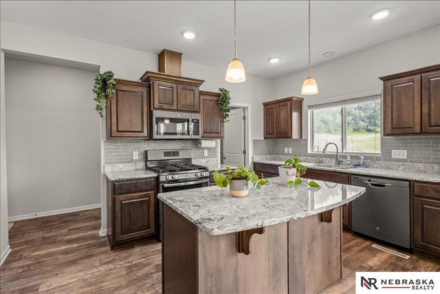 17825 Camden Avenue, Omaha, NE 68116
