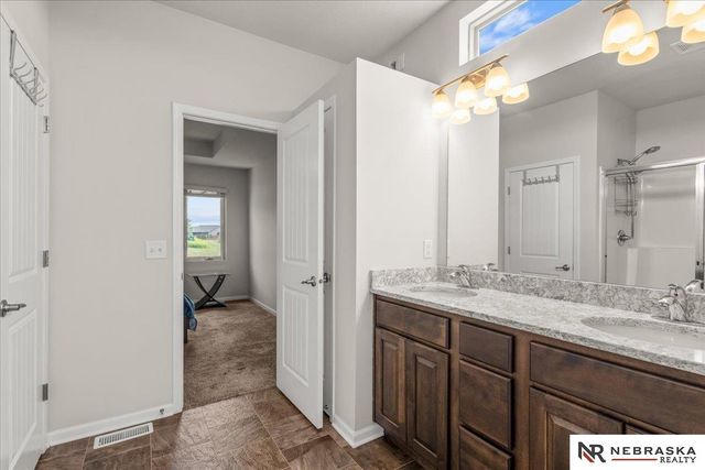 17825 Camden Avenue, Omaha, NE 68116