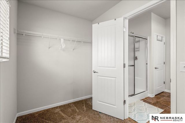 17825 Camden Avenue, Omaha, NE 68116
