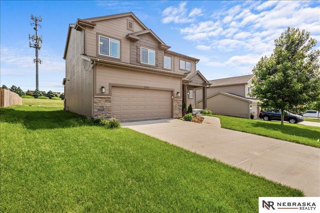 17825 Camden Avenue, Omaha, NE 68116