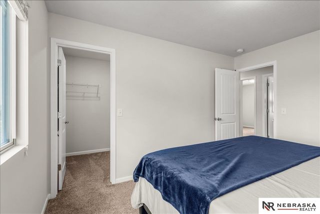 17825 Camden Avenue, Omaha, NE 68116