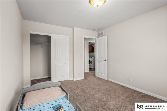 17825 Camden Avenue, Omaha, NE 68116