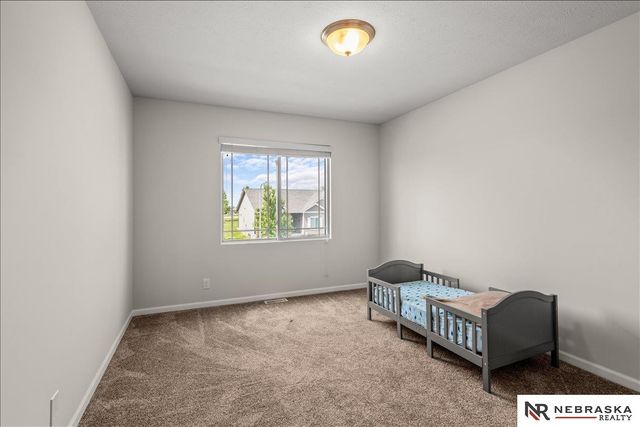 17825 Camden Avenue, Omaha, NE 68116