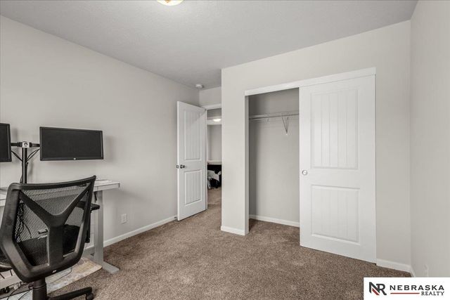 17825 Camden Avenue, Omaha, NE 68116