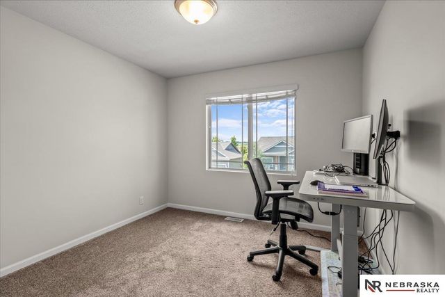17825 Camden Avenue, Omaha, NE 68116