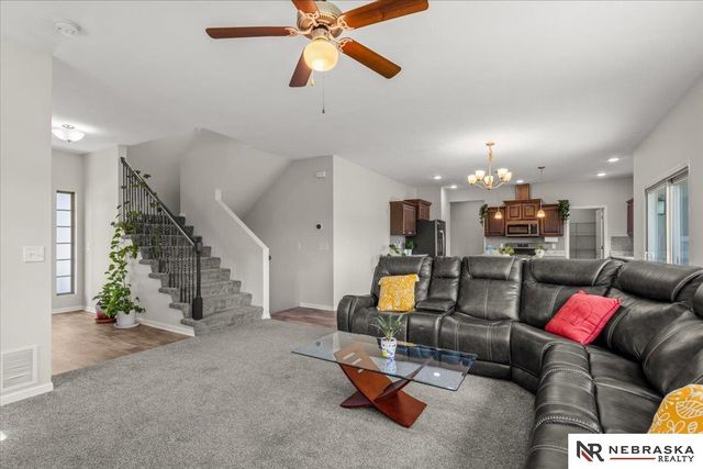 17825 Camden Avenue, Omaha, NE 68116