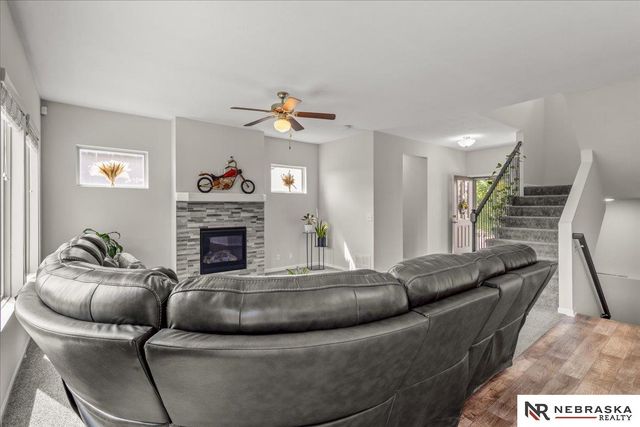 17825 Camden Avenue, Omaha, NE 68116