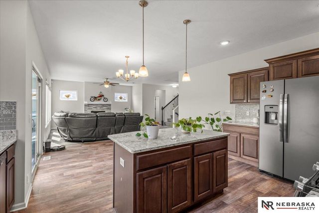 17825 Camden Avenue, Omaha, NE 68116