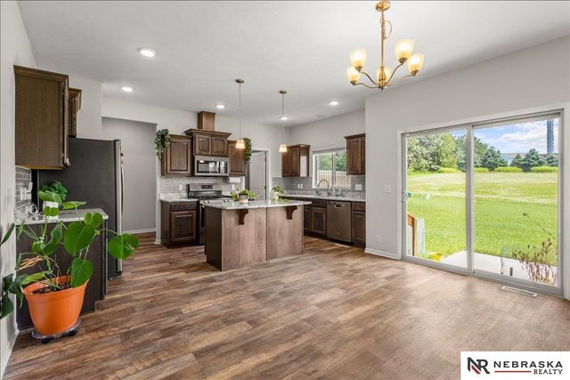 17825 Camden Avenue, Omaha, NE 68116