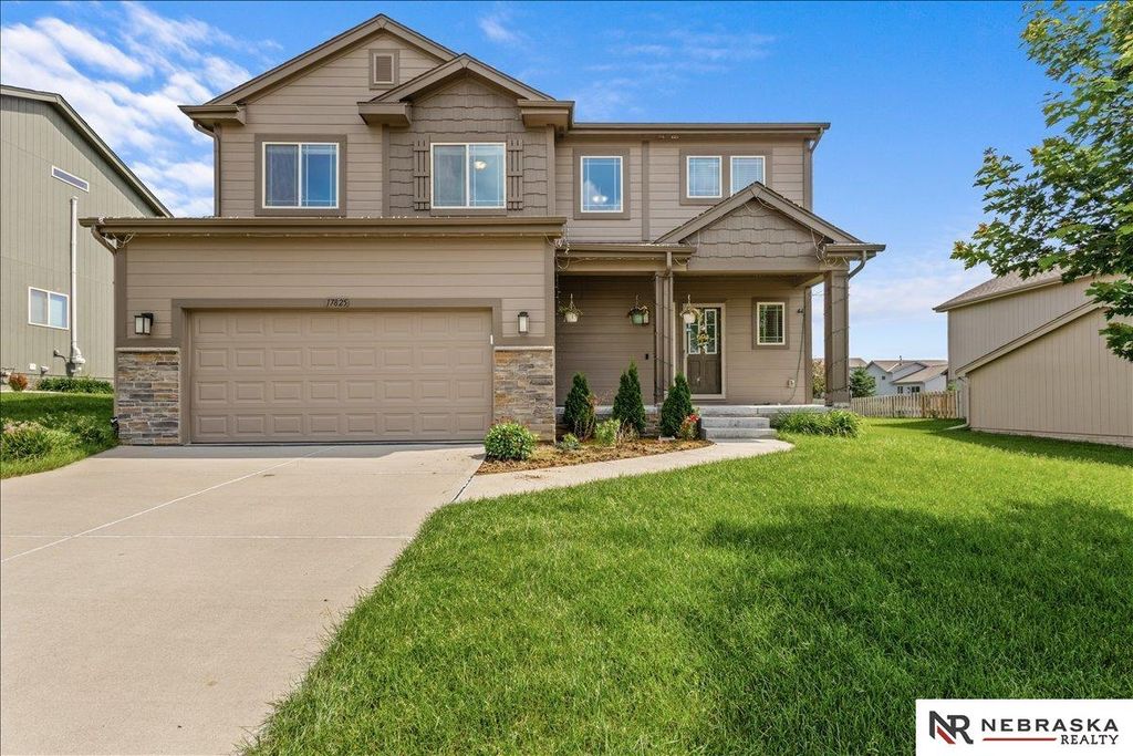 17825 Camden Avenue, Omaha, NE 68116