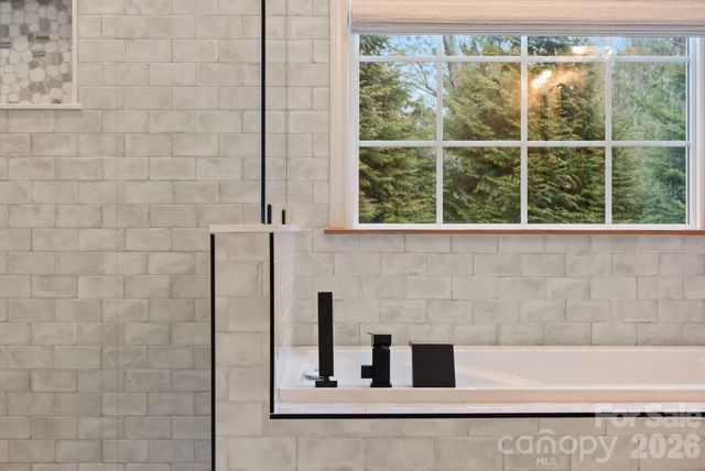 21 Hope Road, Weaverville, NC 28787