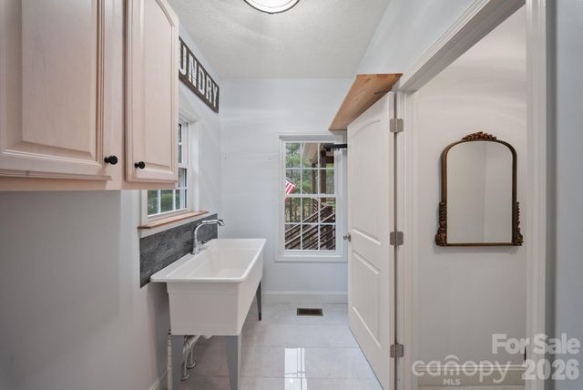 21 Hope Road, Weaverville, NC 28787