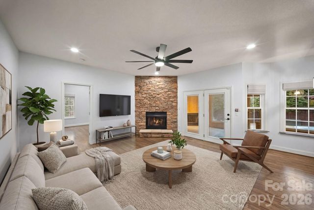 21 Hope Road, Weaverville, NC 28787