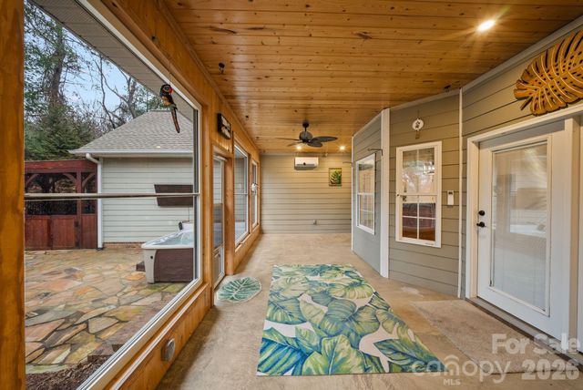 21 Hope Road, Weaverville, NC 28787