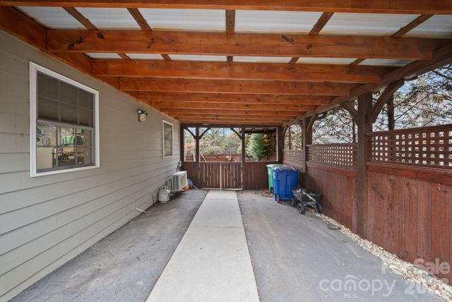 21 Hope Road, Weaverville, NC 28787