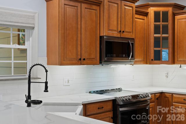 21 Hope Road, Weaverville, NC 28787