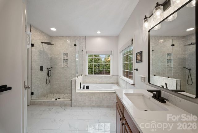 21 Hope Road, Weaverville, NC 28787