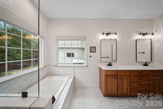 21 Hope Road, Weaverville, NC 28787