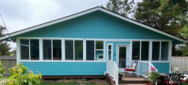 102 N Oar Loop NW, Ocean Shores, WA 98569