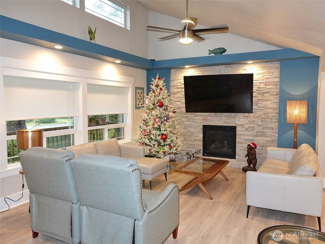 102 N Oar Loop NW, Ocean Shores, WA 98569