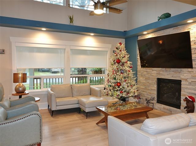 102 N Oar Loop NW, Ocean Shores, WA 98569