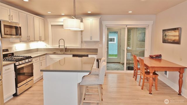 102 N Oar Loop NW, Ocean Shores, WA 98569