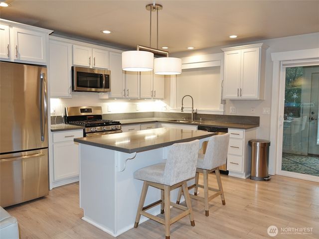 102 N Oar Loop NW, Ocean Shores, WA 98569