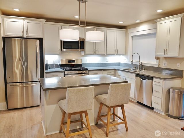 102 N Oar Loop NW, Ocean Shores, WA 98569