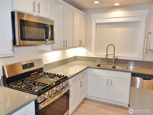 102 N Oar Loop NW, Ocean Shores, WA 98569