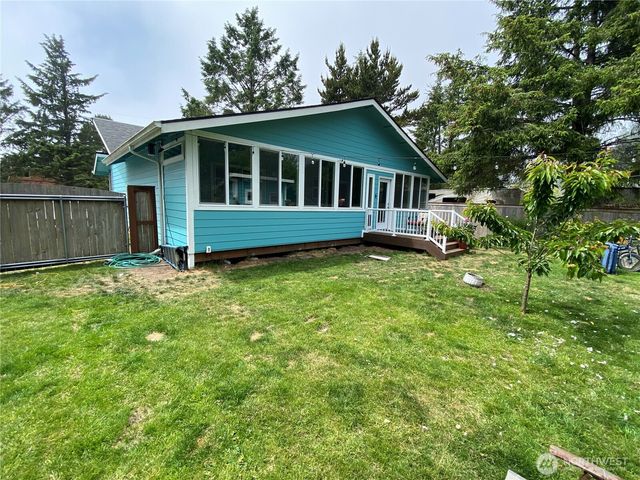 102 N Oar Loop NW, Ocean Shores, WA 98569