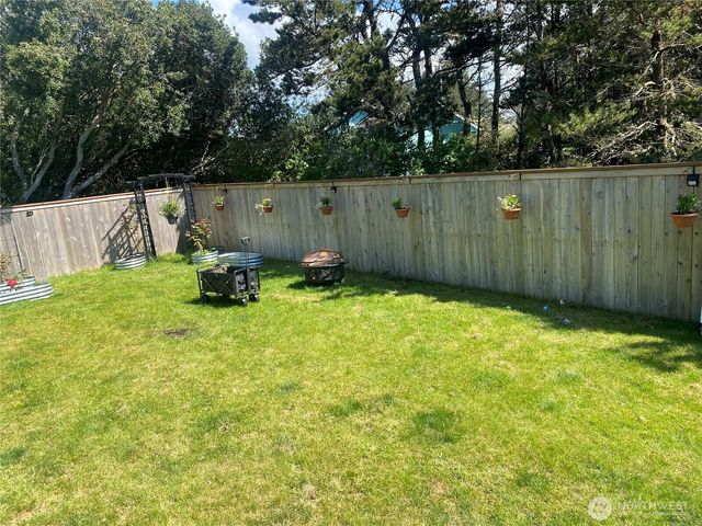 102 N Oar Loop NW, Ocean Shores, WA 98569