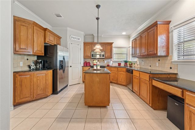 2218 Brougham Place, College Station, TX 77845