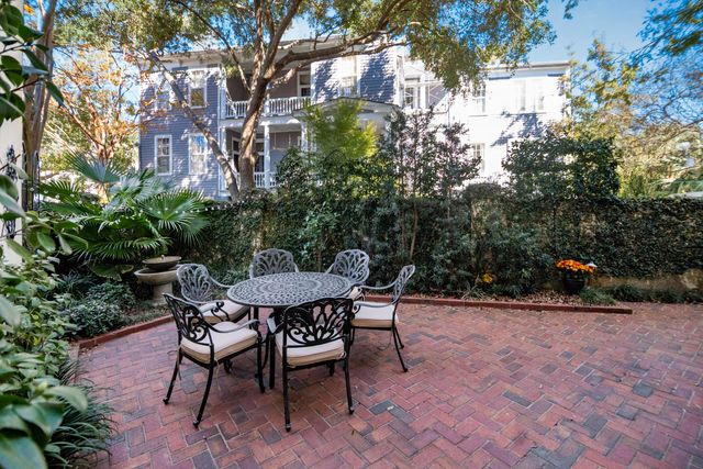 156 Tradd Street E, Charleston, SC 29401