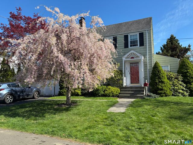11 Fairlea Avenue, Stratford, CT 06614