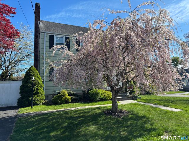 11 Fairlea Avenue, Stratford, CT 06614