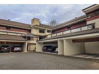 5250 S LANDING Dr 304B1, Portland, OR 97239