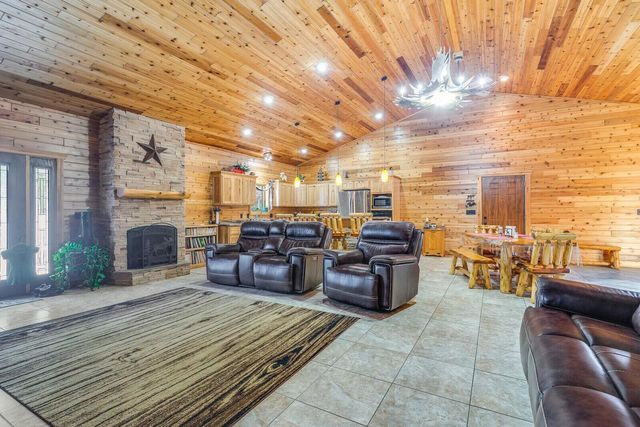 W7443 County Rd T, Holmen, WI 54636