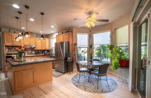 2398 Springbrook Road 5, Medford, OR 97504