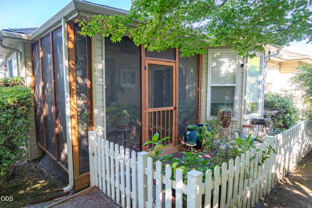 2398 Springbrook Road 5, Medford, OR 97504